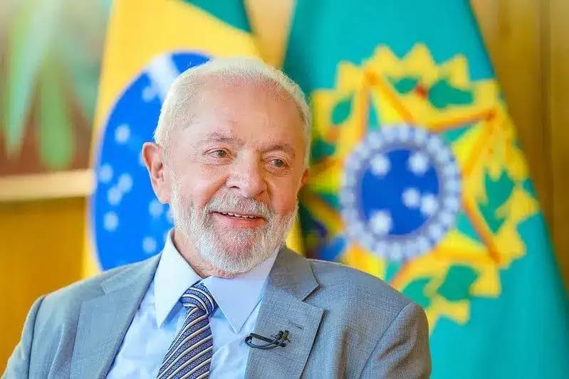 Lula governa bem, mas perde a disputa das comunicações