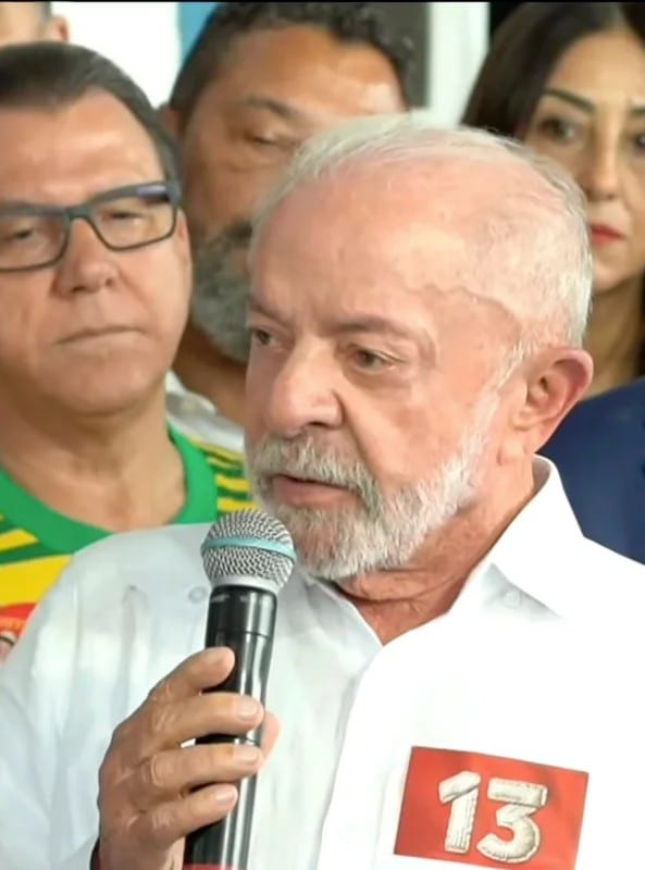 Lula vota em São Bernardo e diz ter se emocionado com mobilização: “Se eu ganhar, eu só devo ao povo brasileiro”