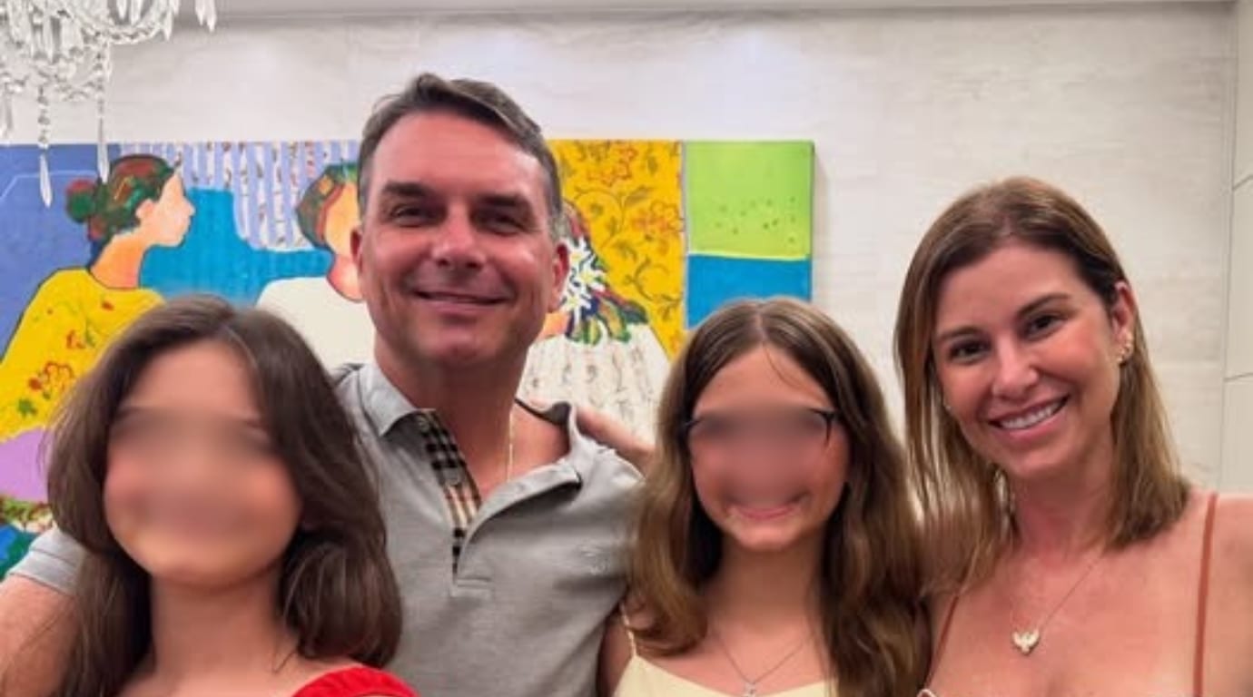 Aliado da família Bolsonaro diz que Flávio “está bem e descansando”; senador convoca coletiva