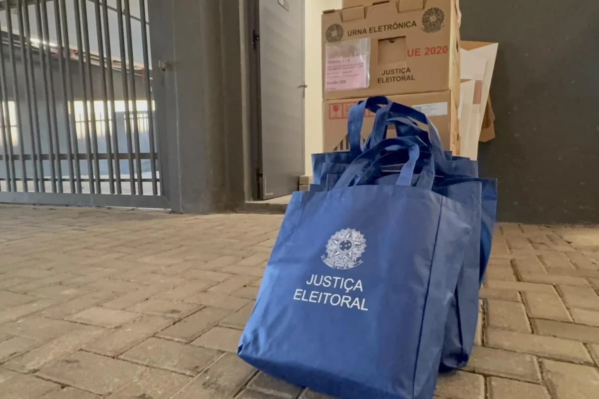 "As mídias já estão sendo entregues": mesmo com ampliação do horário de votação, urnas são encerradas nos 64 locais de R
