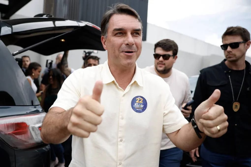 Seguranças de Flávio Bolsonaro relatam falta de contato e omissão de agenda