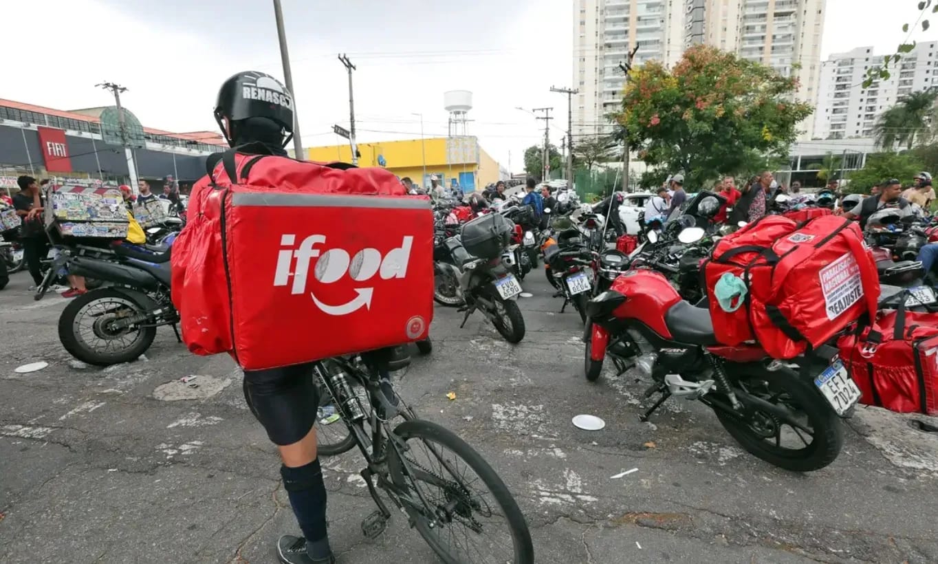 Entregadores fazem motociata em SP a favor da reeleição de Lula