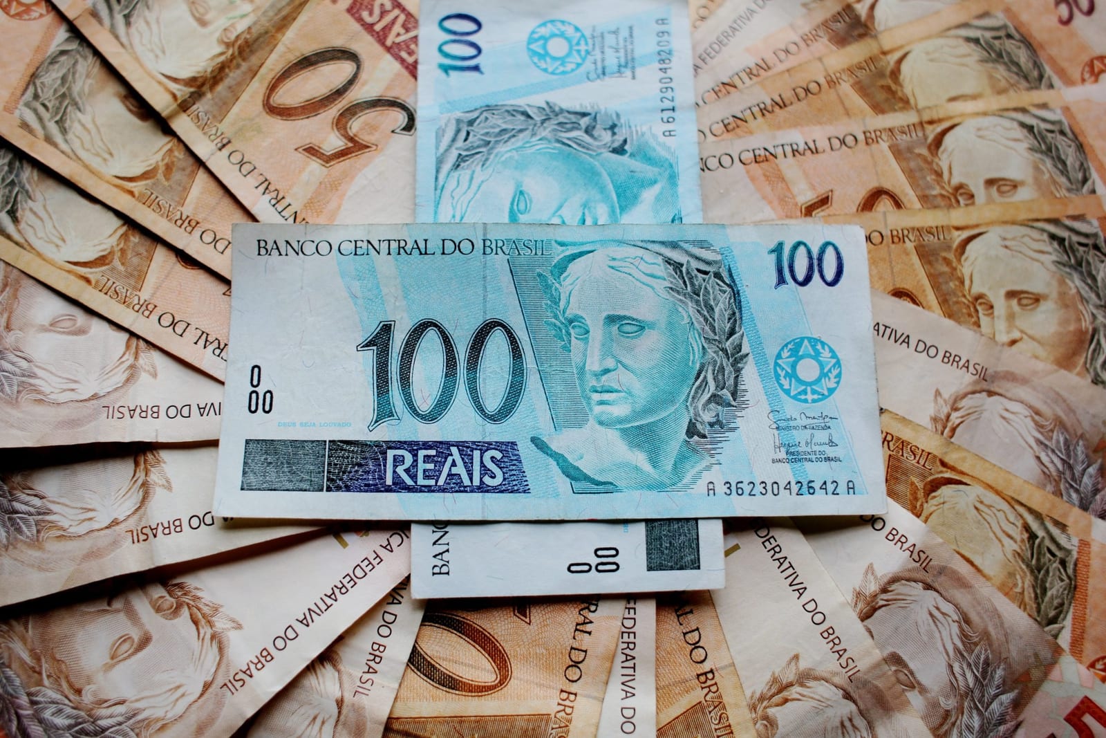Salário mínimo de R$ 1.741 deve pressionar fiscal, dizem economistas