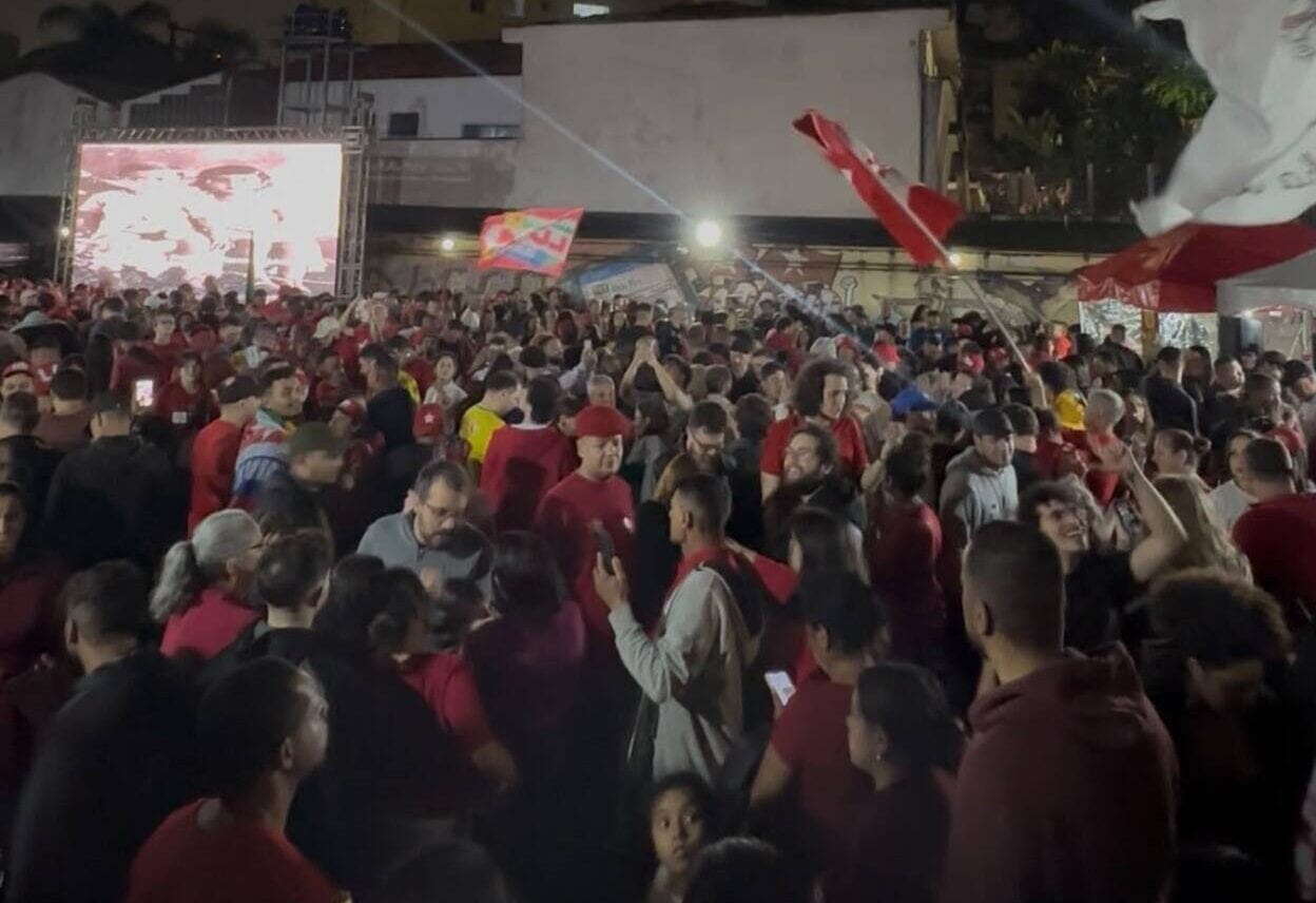 Apoiadores tomam a Avenida Paulista e ruas no ABC para celebrar reeleição de Lula