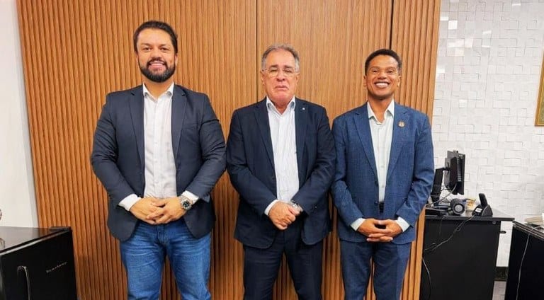 Vilarins e vereador Valdson se reúnem com presidente do TCM
