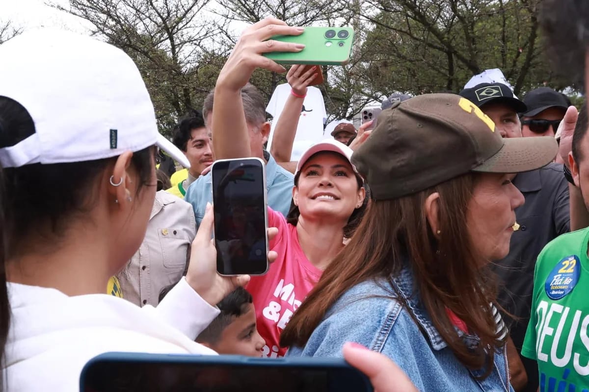 Michelle diz em carreata: “No Japão já sou senadora”
