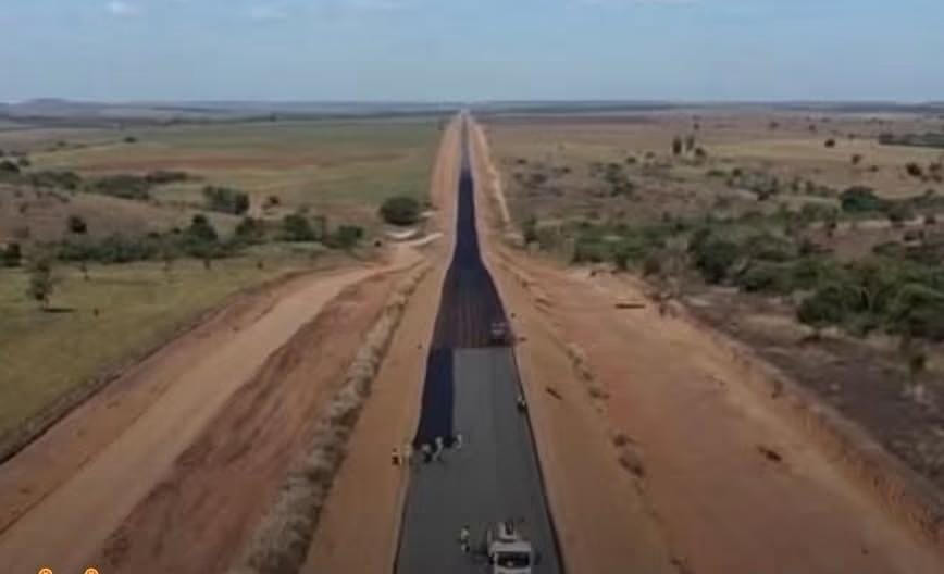 GO-194 começa aplicação de asfalto definitivo entre Mineiros e Ponte Branca