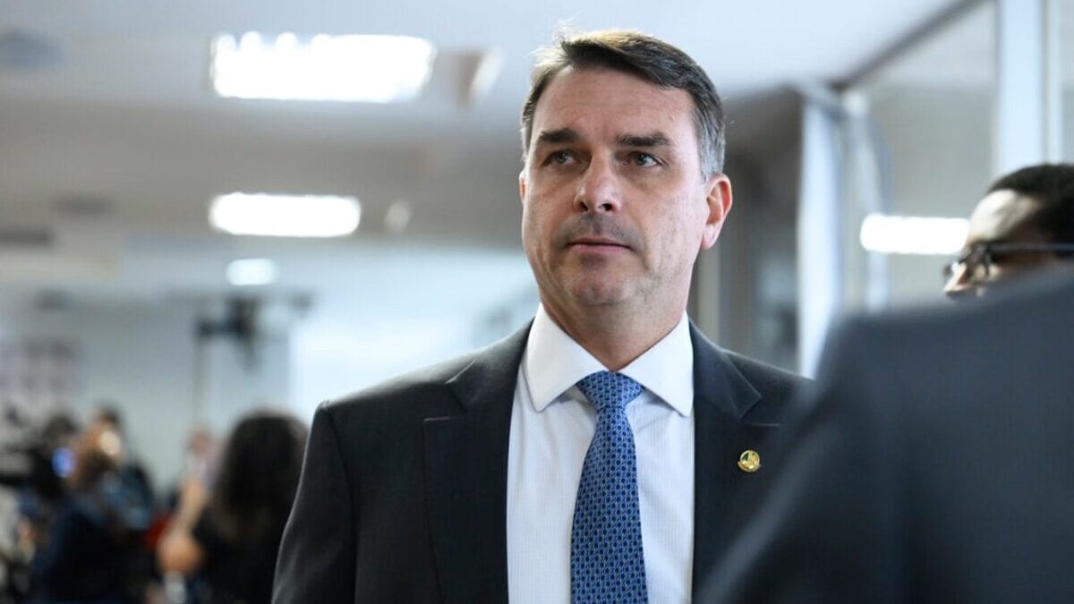 PF e governo argentino apuram suspeita de fuga de Flávio Bolsonaro