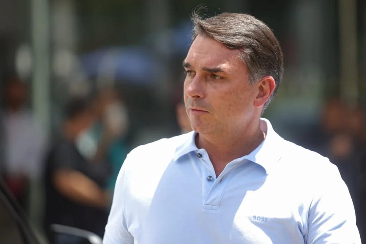 Flávio Bolsonaro reúne 47 candidatos ao Senado em Brasília nesta terça