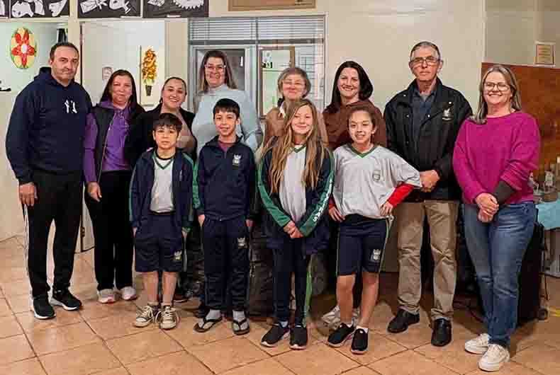 Herveiras conclui entrega de uniformes a 100% dos alunos da rede municipal