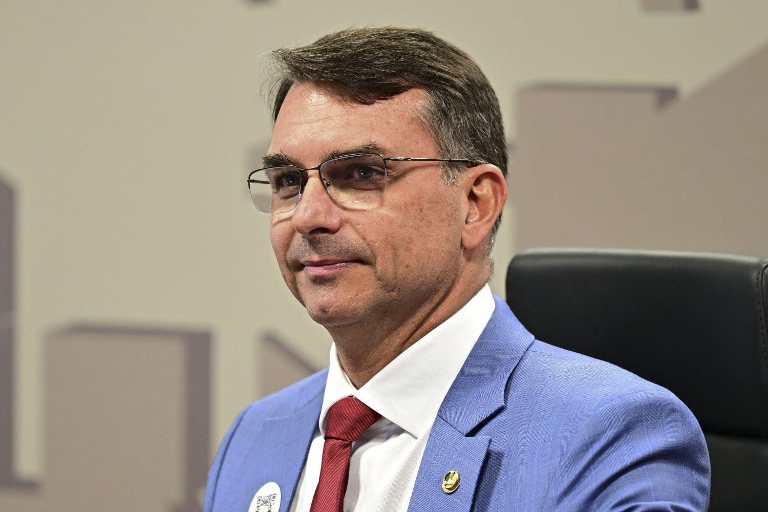 Flávio Bolsonaro recebe 9.238 votos em Carambeí no primeiro turno