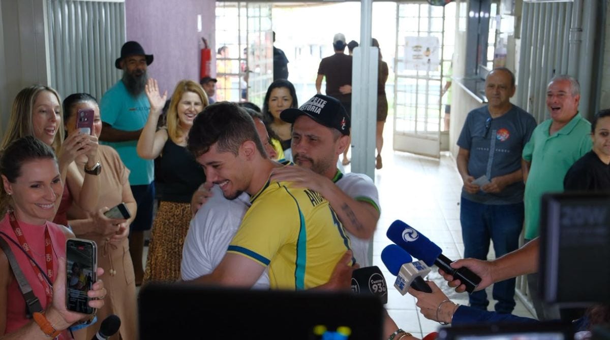 Cleitinho Azevedo pede abraço entre eleitores de Lula e Flávio Bolsonaro