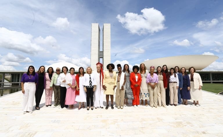 Candidaturas femininas à Câmara caem 24% em 2026