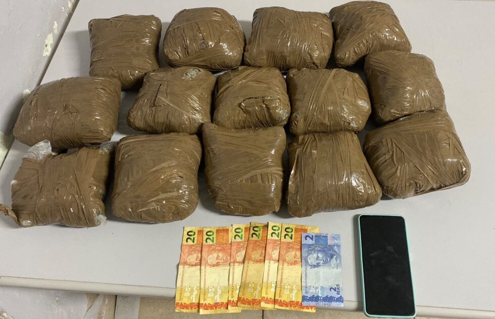 Homem é preso com mais de 5 kg de skunk em ônibus abordado na Raposo Tavares em Prudente