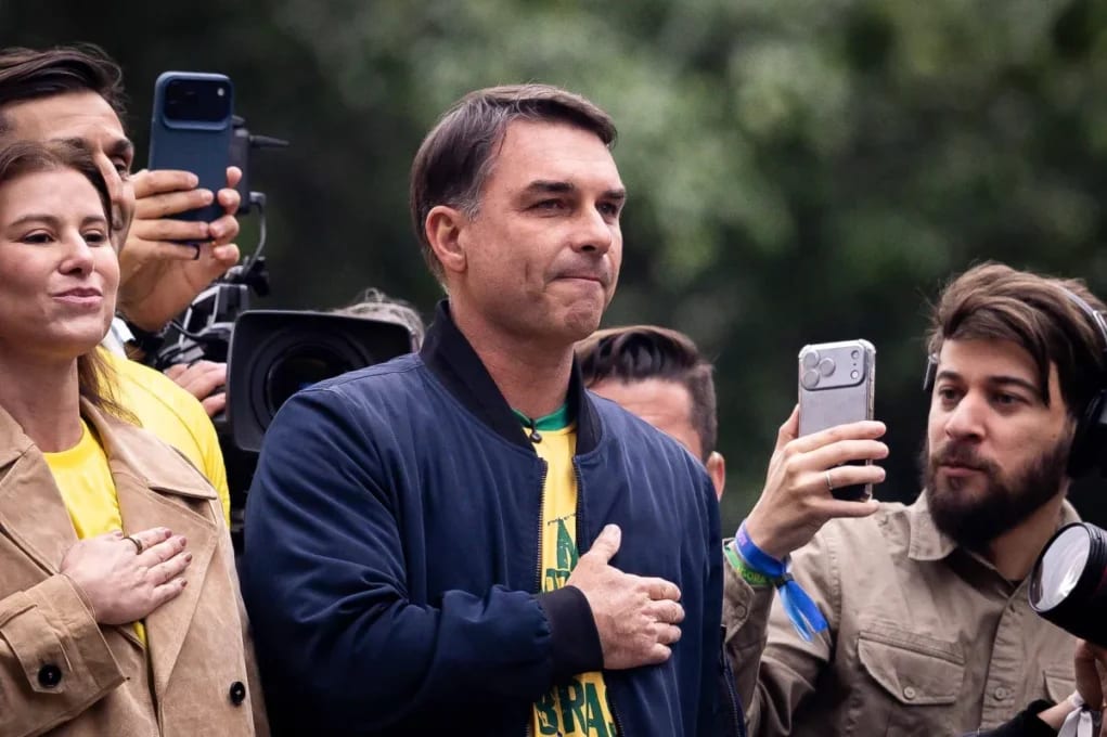 Flávio Bolsonaro registra voto remoto a favor do fim da escala 6×1