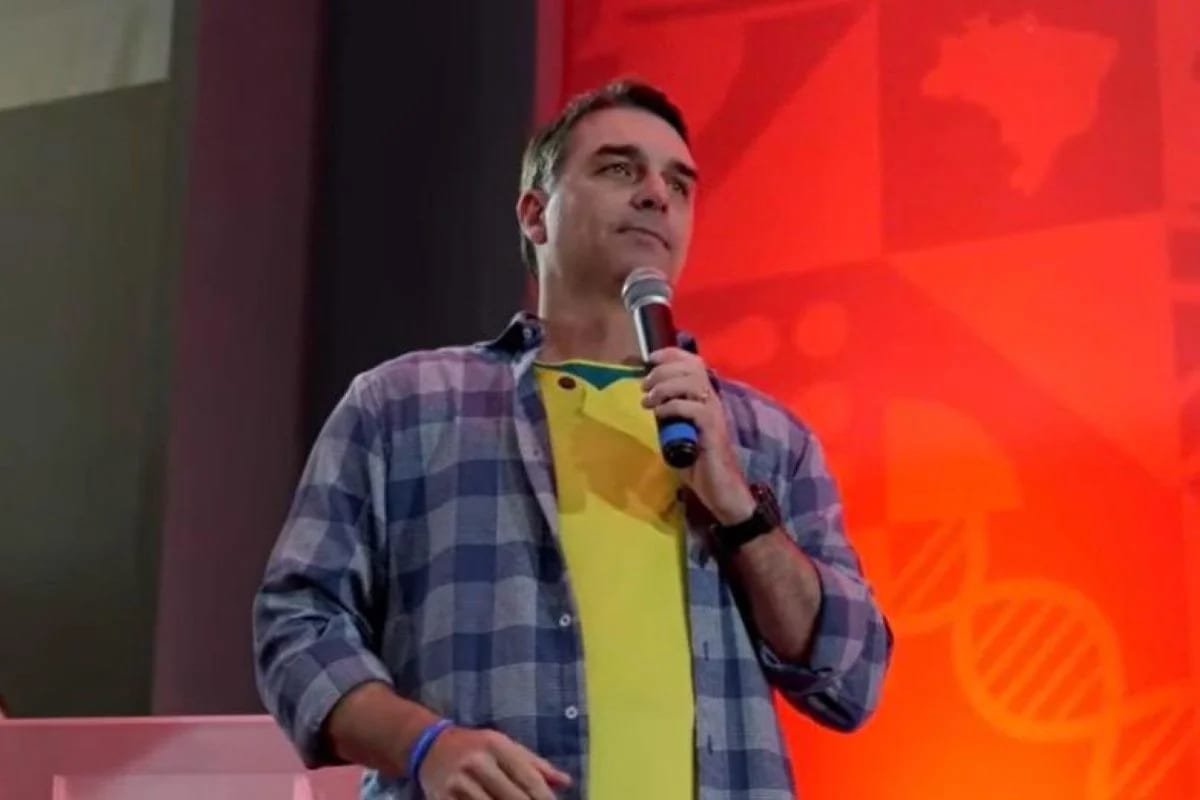 Flávio propõe tropas permanentes em portos e aeroportos