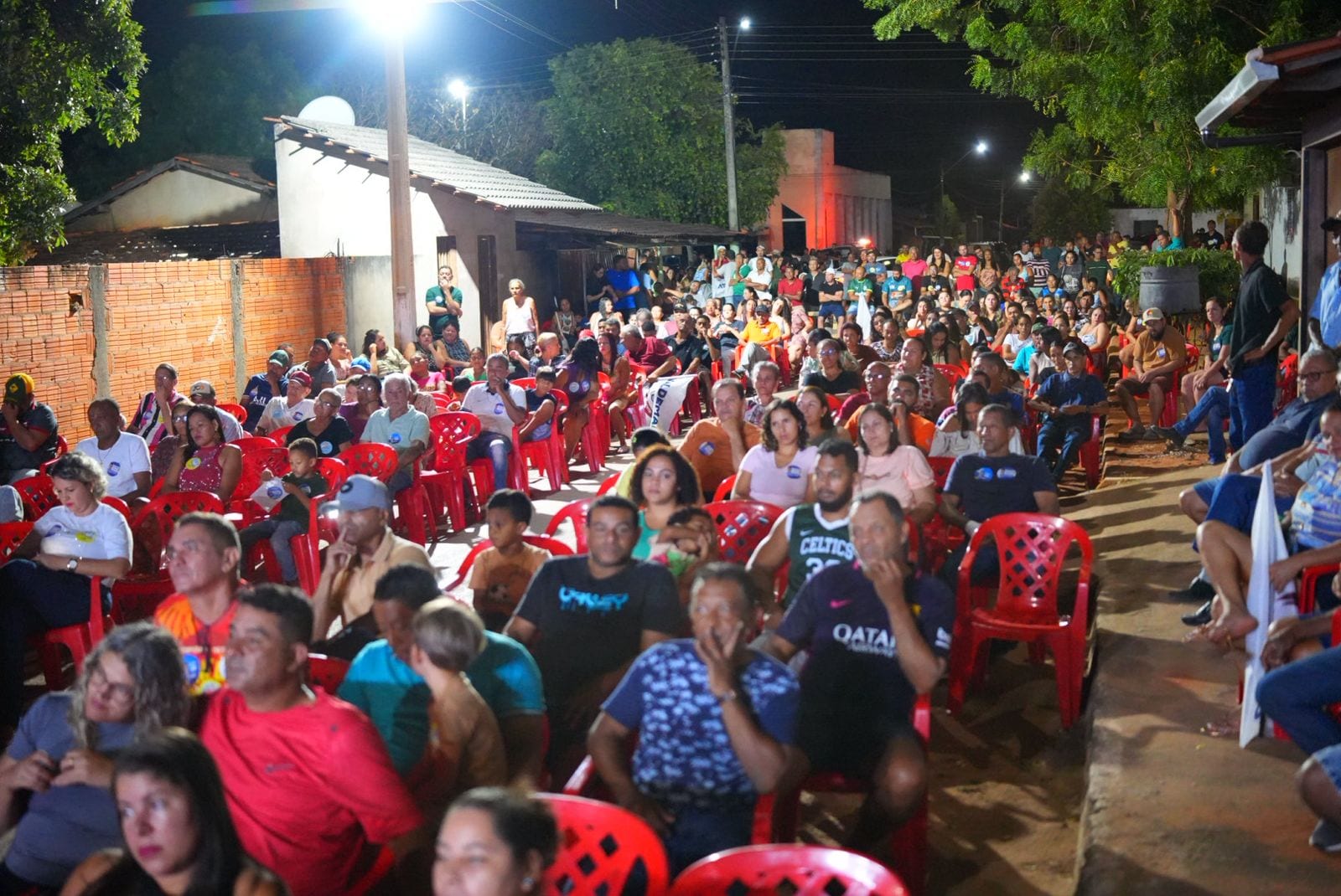 Valdemar Júnior reúne público lotado em Aurora do Tocantins