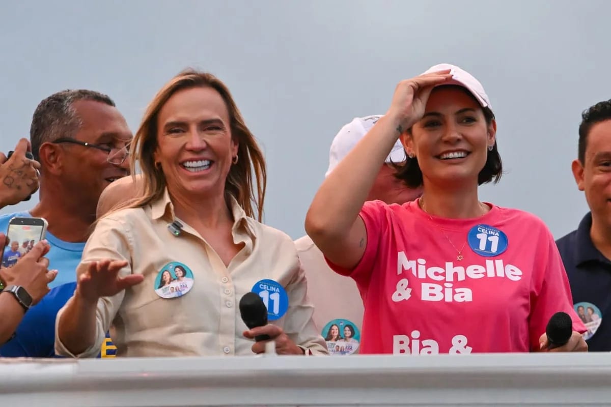 Michelle Bolsonaro pede pacificação em carreata na Vila Planalto
