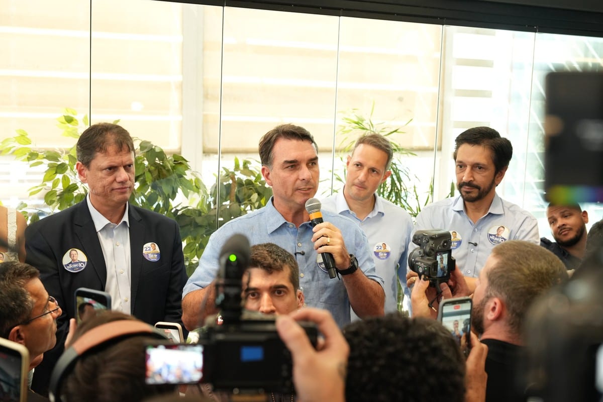 Flávio Bolsonaro diz que pode ser “presidente de transição” em São Paulo
