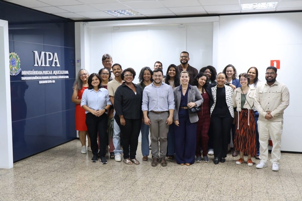 Ministro Edipo Araujo apresenta Pronaf Azul e entrega autorizações de pesca na Bahia