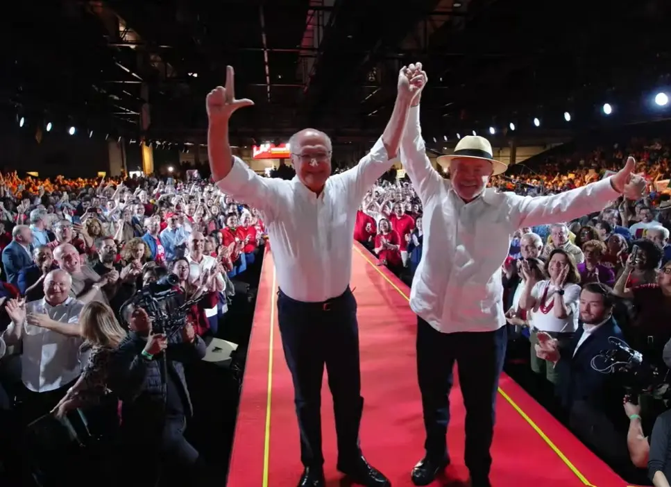 Lula promete confrontar emendas parlamentares se reeleito