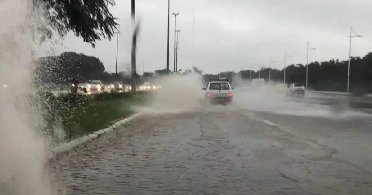 Florianópolis entra em alerta para chuva forte e persistente entre segunda e terça