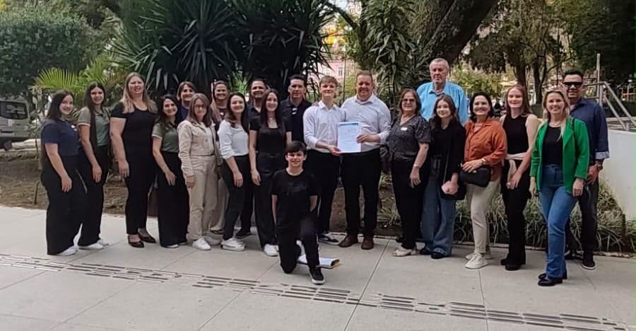 Alunos de Arroio do Tigre visitam Assembleia e prédios públicos em Porto Alegre