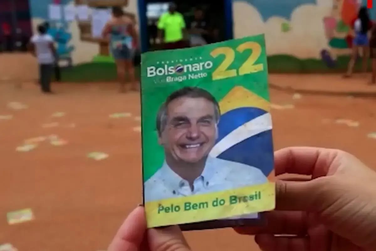 TSE libera uso da imagem de Jair Bolsonaro em santinhos