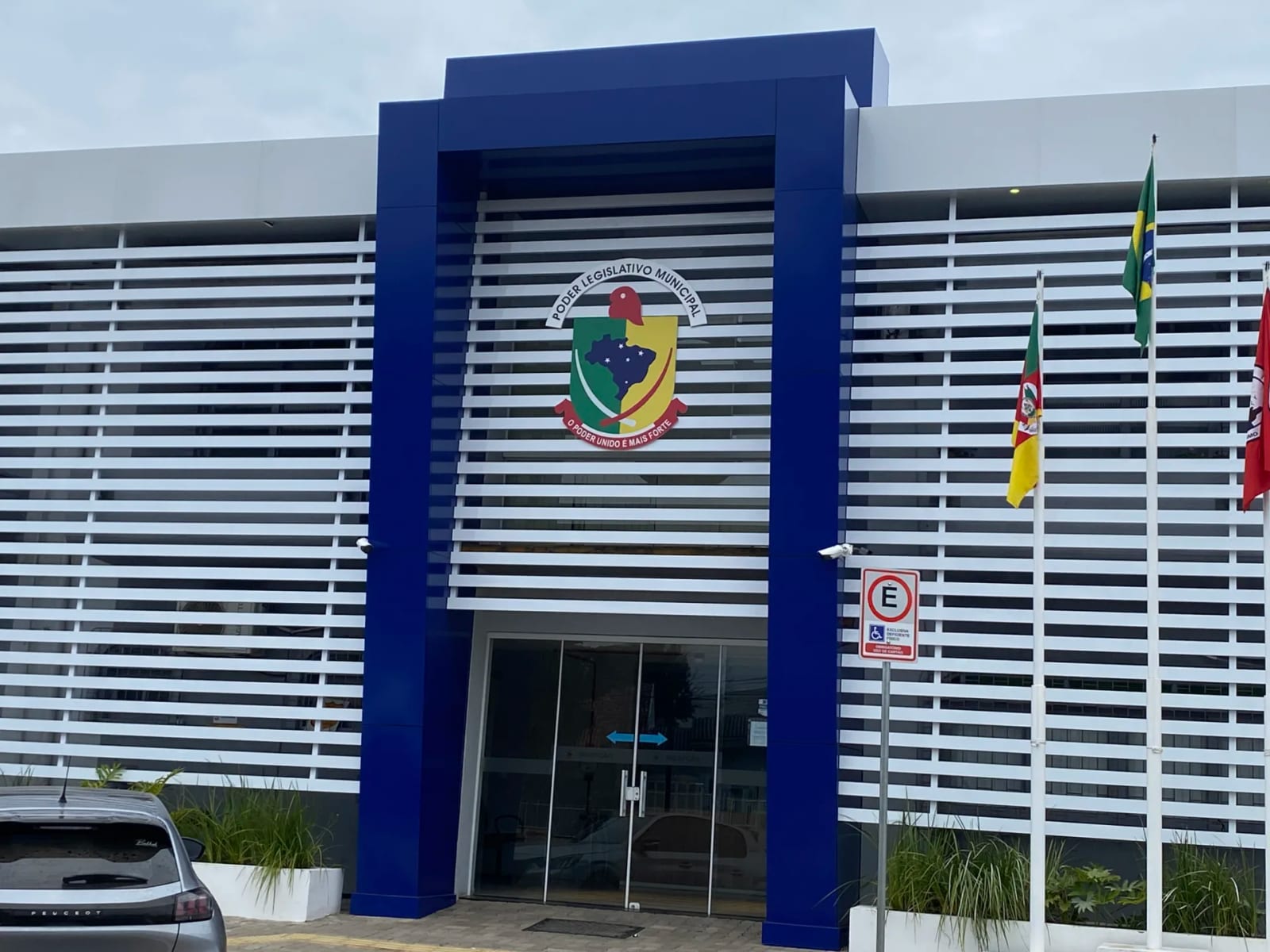 Vereadores cobram providências para recuperar ruas esburacadas em Torres