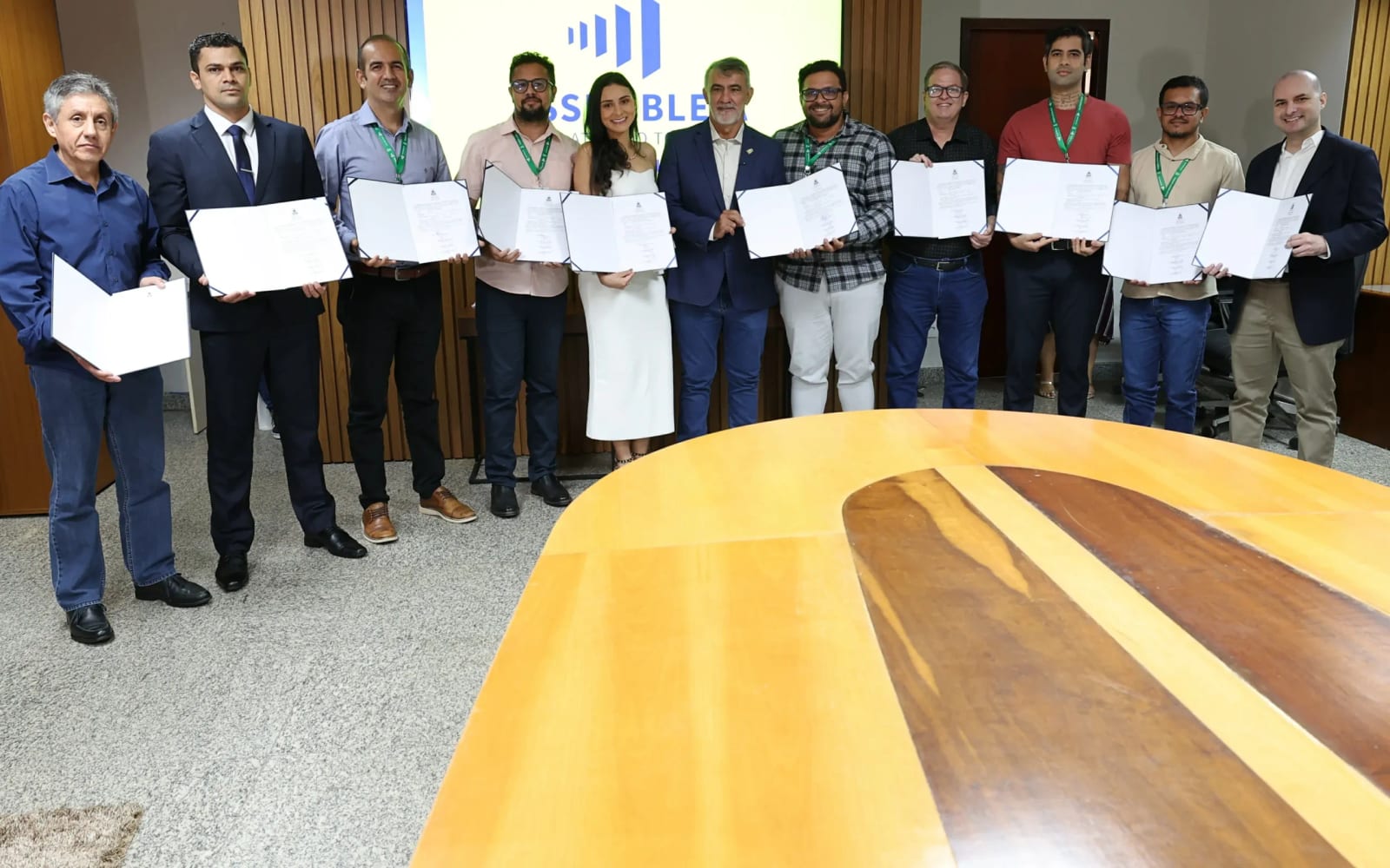 Assembleia do Tocantins empossa 10 servidores