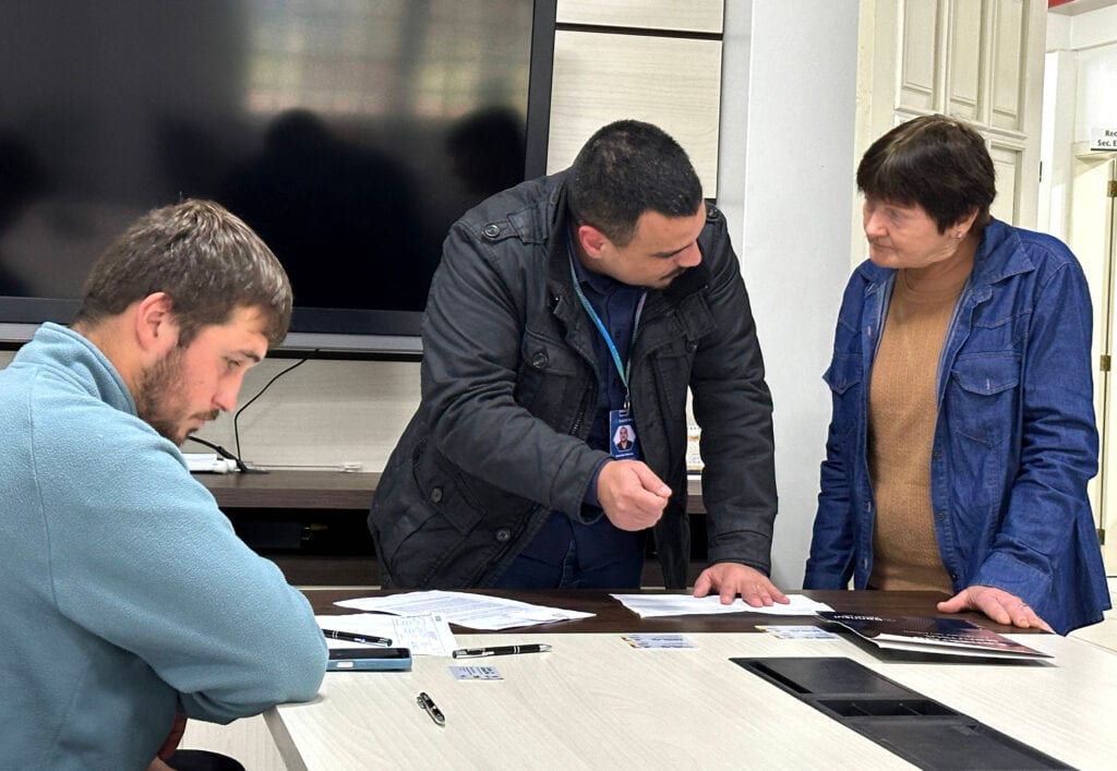 Westfália entrega cartões do Funrigs a cinco produtores rurais