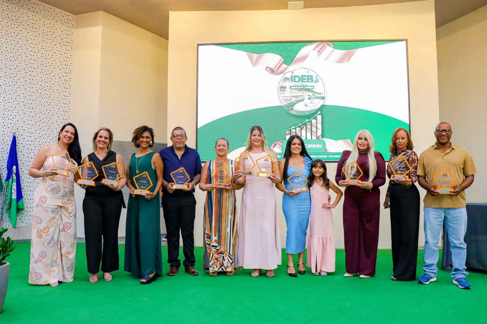 Senador Canedo premia 12 escolas por desempenho no Ideb