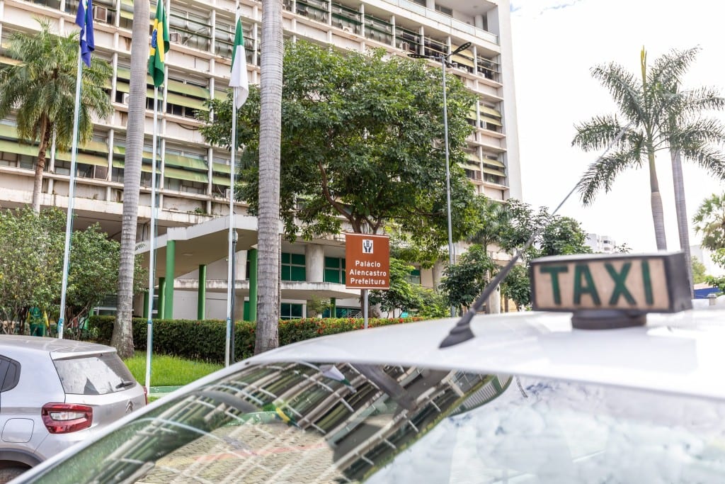Prefeitura e IPEM fazem força‑tarefa para regularizar taxímetros de Cuiabá