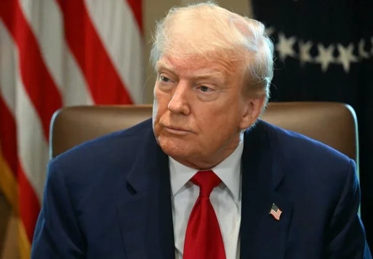 Trump é processado por vender acesso antecipado a posts no Truth Social