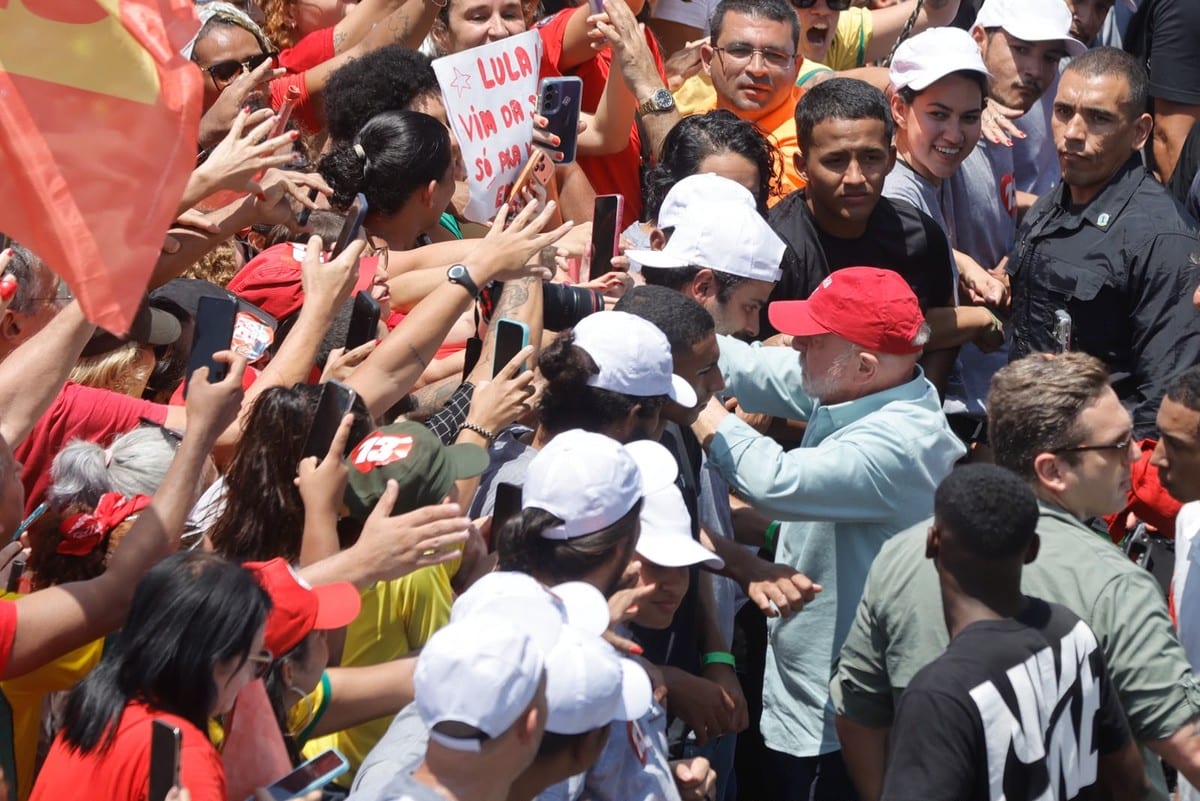 Lula condena "baixo nível" de eleição e agradece trabalho de militância no 2º turno