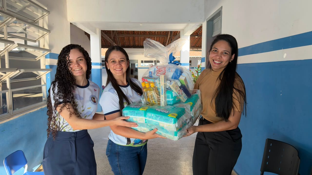 Prefeitura de Lagarto entrega kits de higiene a 57 unidades infantis