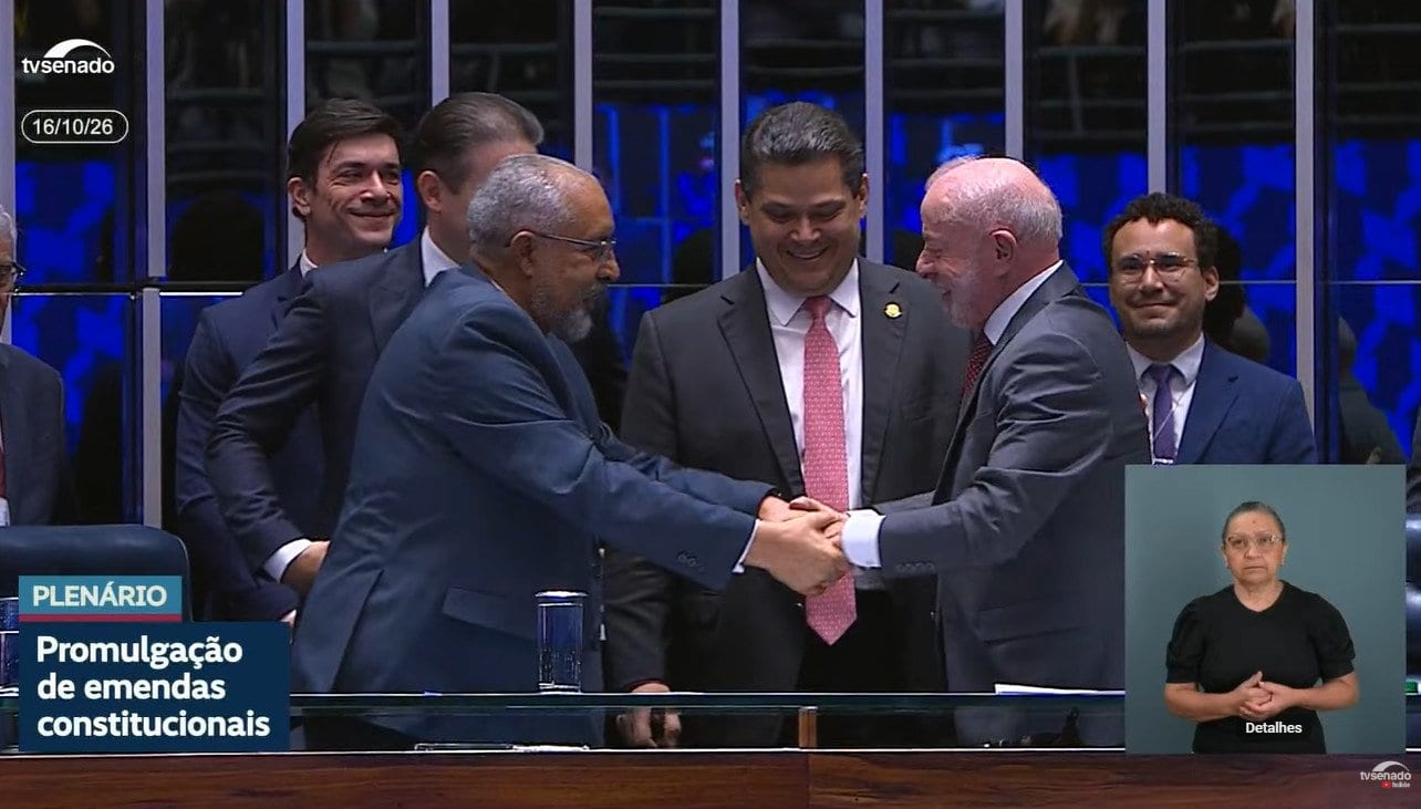Fim da escala 6×1 é promulgado: Veja o momento histórico