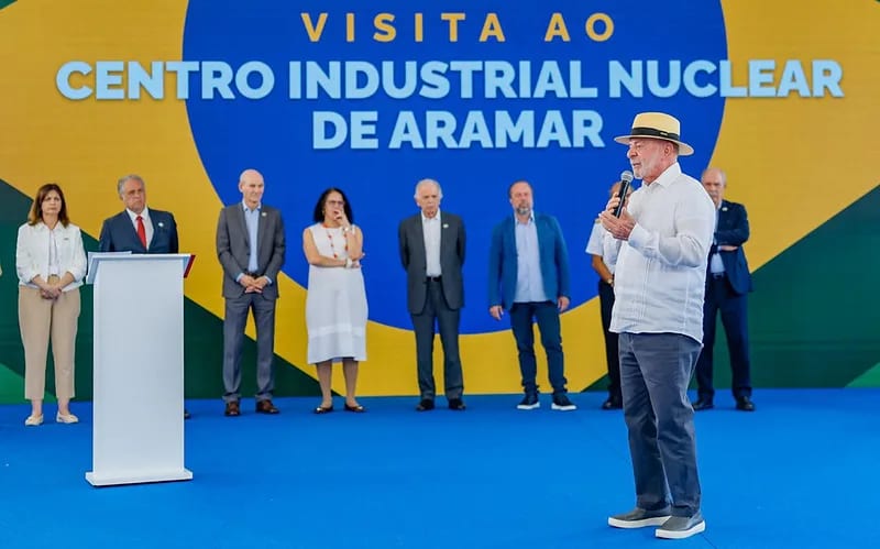 Lula defende exportação de urânio enriquecido para fins pacíficos