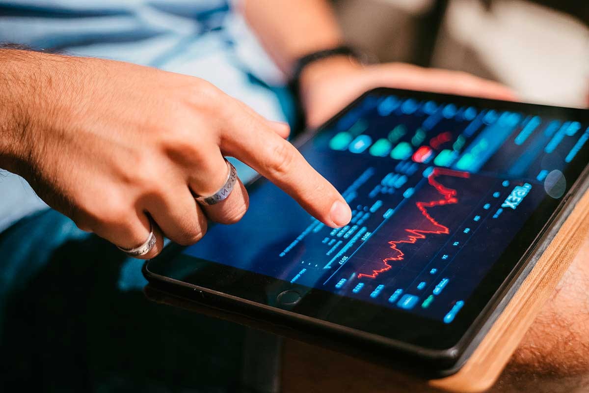 Mercado reage ao primeiro turno com alta da bolsa e queda do dólar