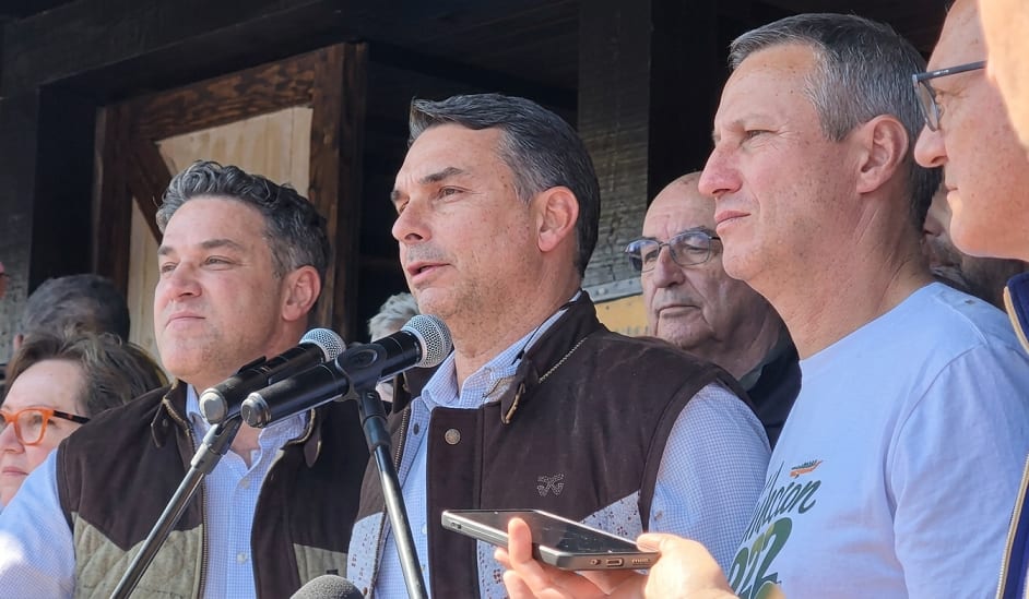 Na Expointer, Flávio Bolsonaro minimiza encontro do ministro André Mendonça com Daniel Vorcaro e chama o episódio de "co
