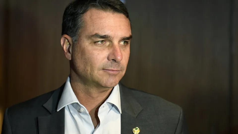 Aprovação do fim da escala 6×1 e propostas de Flávio Bolsonaro para jornada flexível