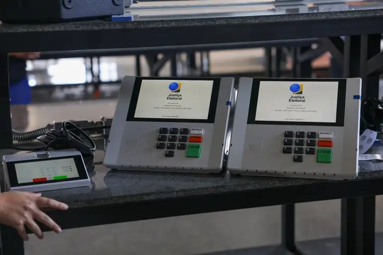 Quem faltou ao primeiro turno pode votar neste domingo (25); veja as regras