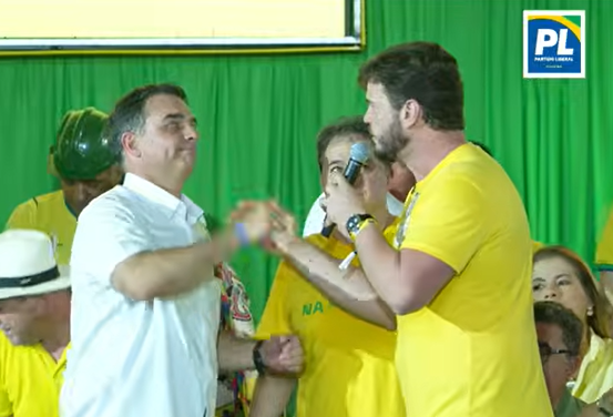Bruno Cunha Lima apoia Flávio Bolsonaro e fala em união para 2º turno