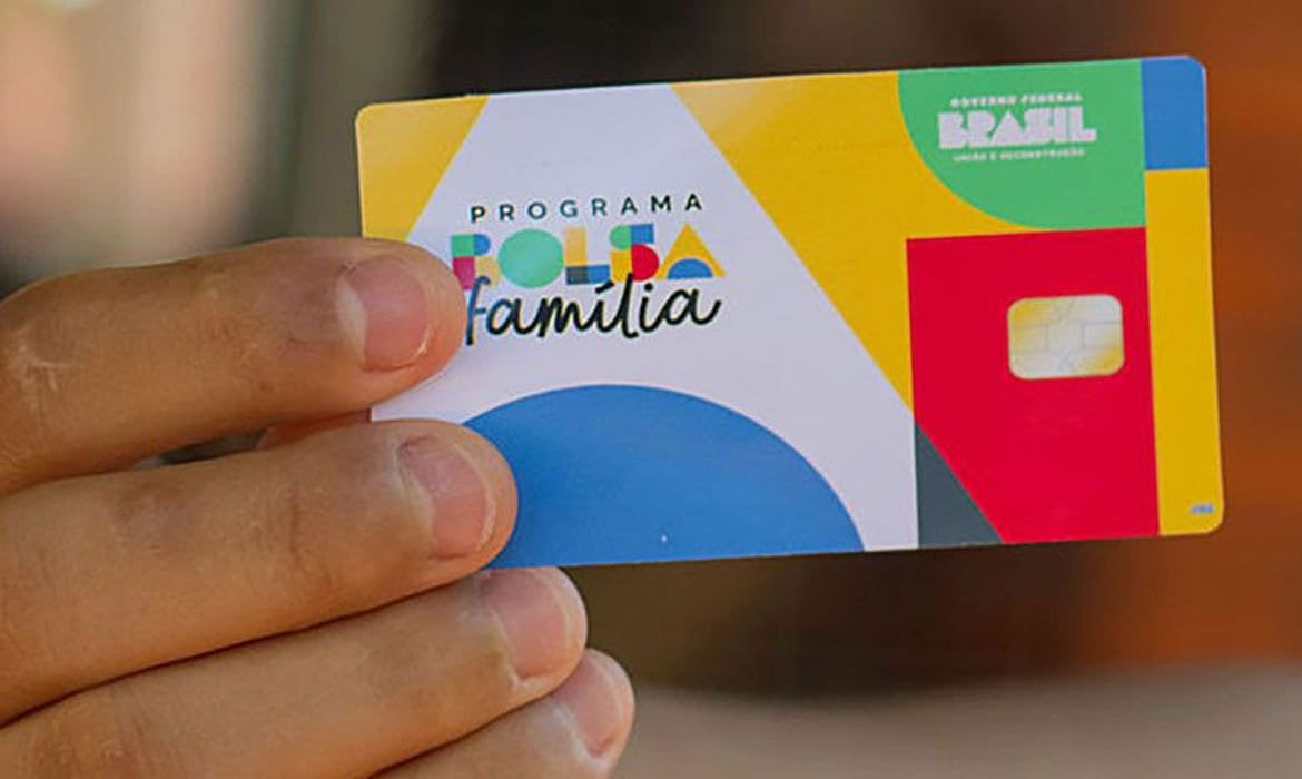 Bolsa Família e Emprego: A ‘Regra de Proteção’ Para Quem Assina a CLT