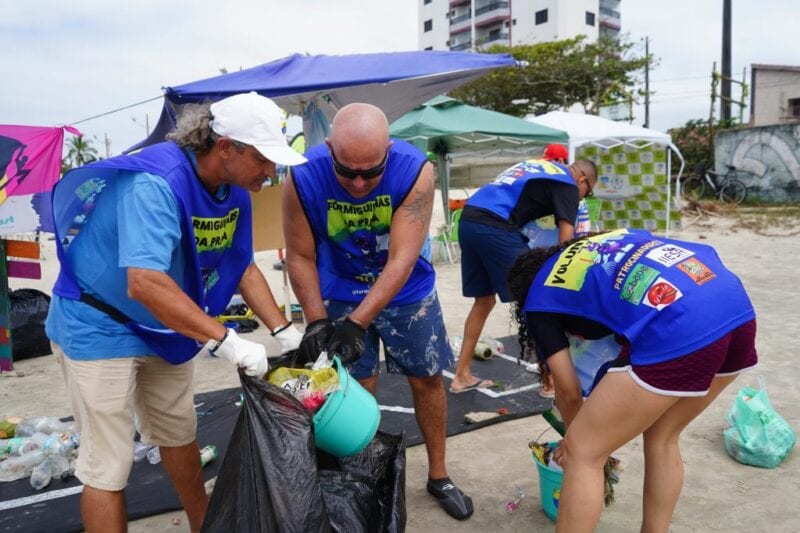 Round Limpo retira 272,5 quilos de resíduos das praias de Mongaguá