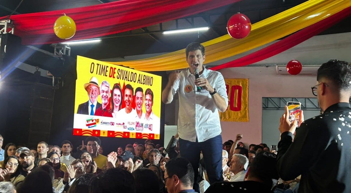 João Campos promete ampliar investimentos no FIG e critica governo em Garanhuns