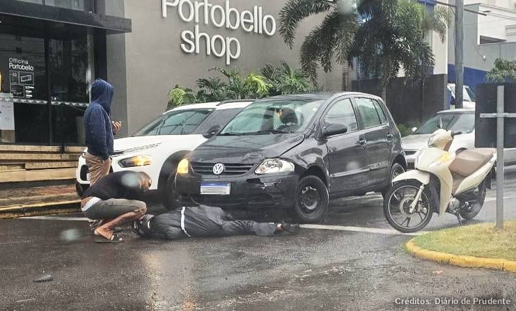 Acidente entre carro e moto deixa uma mulher ferida na avenida Washington Luis