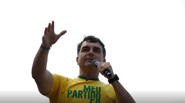 Aliado de Trump diz que Flávio Bolsonaro chegou aos EUA