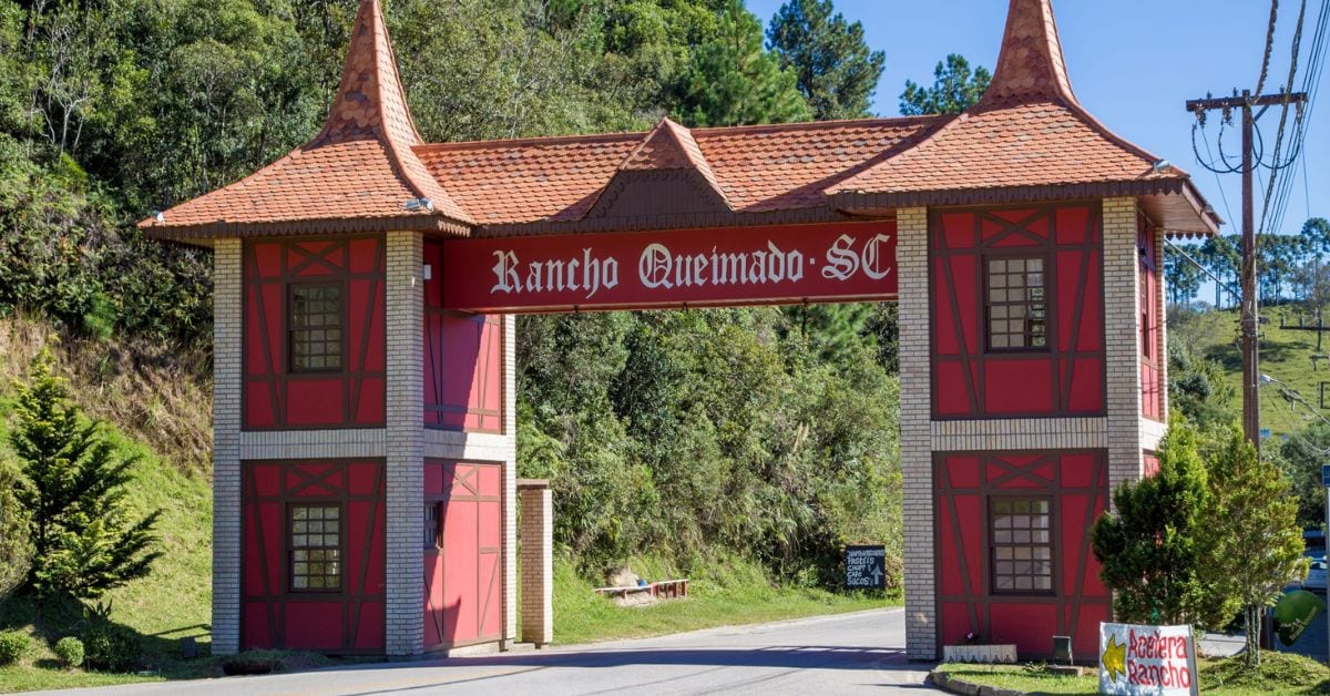 Rancho Queimado abre seleção para motorista escolar: 1 vaga + cadastro de reserva