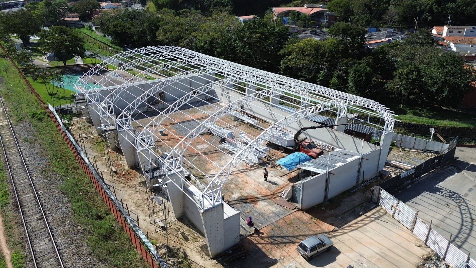 Cidade avança na construção de novos ginásios esportivos no Parateí e Nogueira